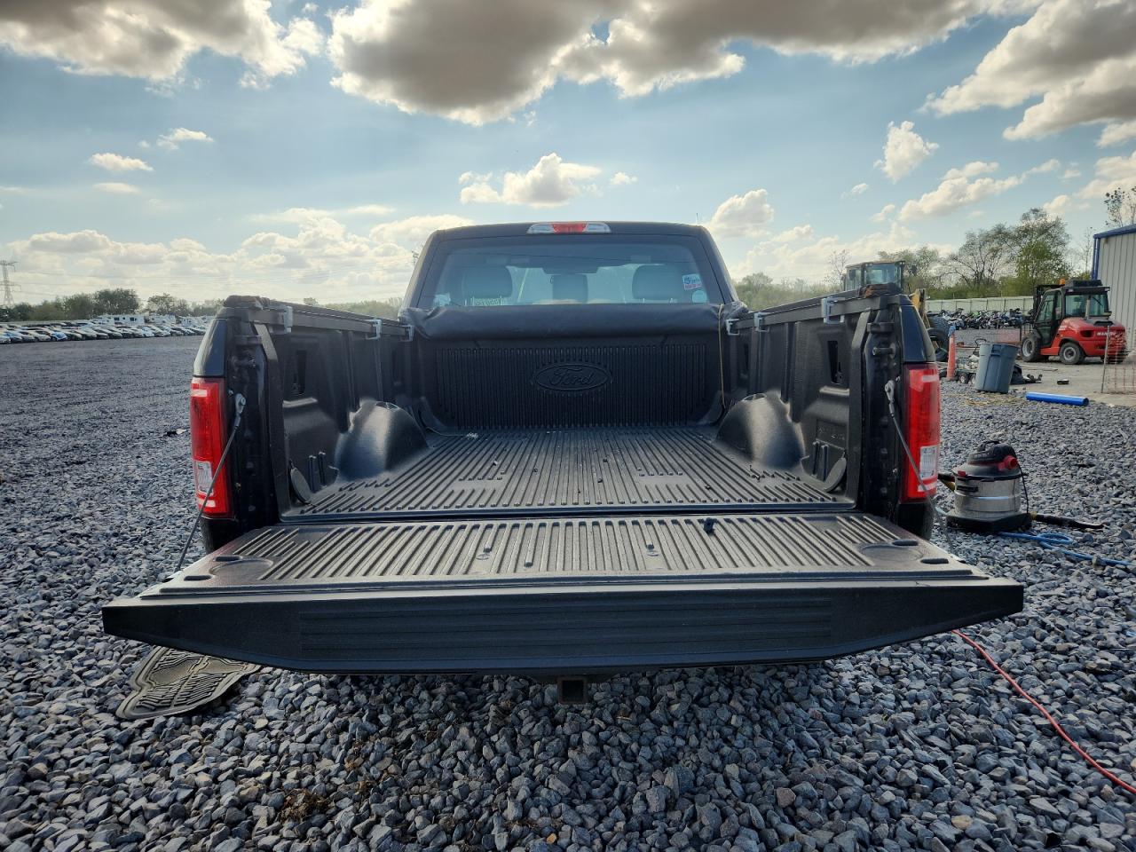 2016 Ford F150 VIN: 1FTMF1C82GKE40159 Lot: 85501565