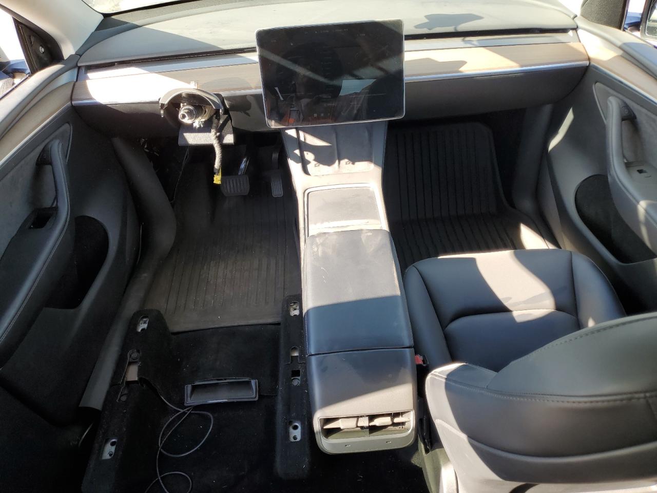 2024 Tesla Model Y VIN: 7SAYGDEE2RF070756 Lot: 90646845