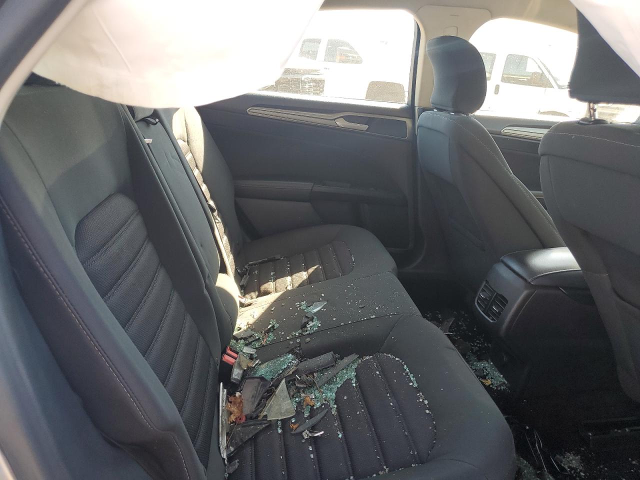 2018 Ford Fusion Se VIN: 3FA6P0HDXJR165851 Lot: 81879125