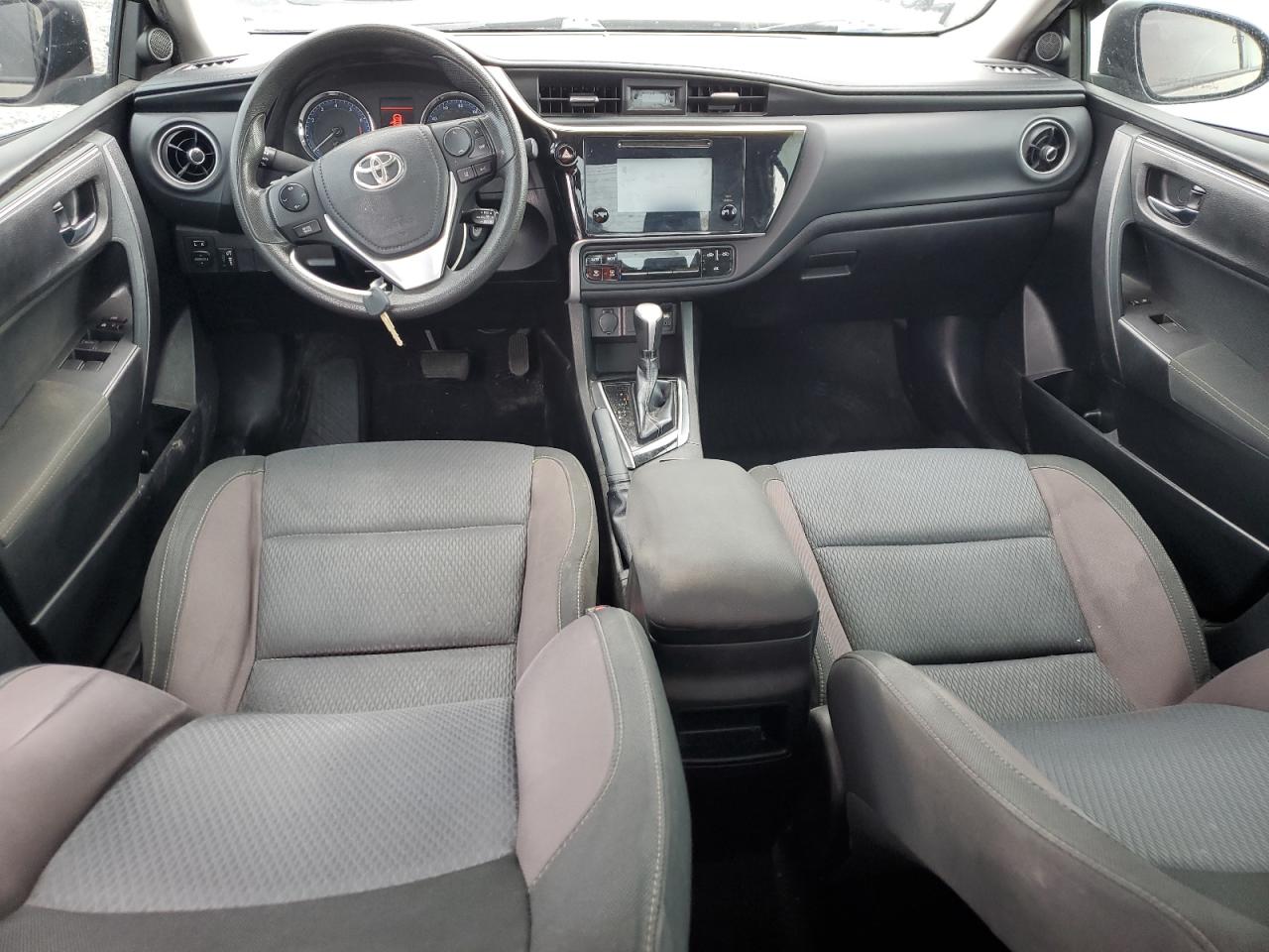 2018 Toyota Corolla L VIN: 5YFBURHE6JP805896 Lot: 81982705