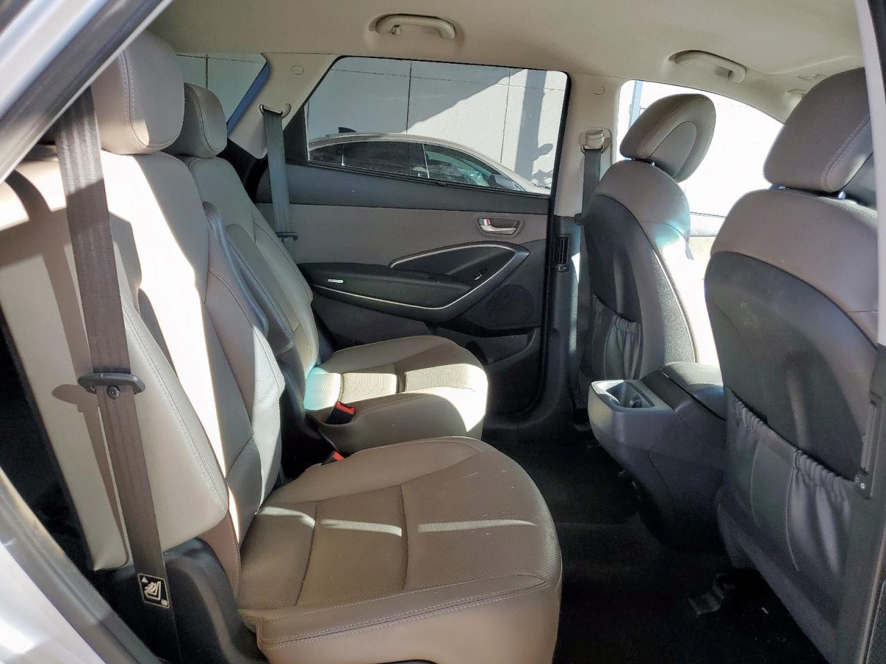 2017 Hyundai Santa Fe Se VIN: KM8SN4HFXHU233944 Lot: 84071475