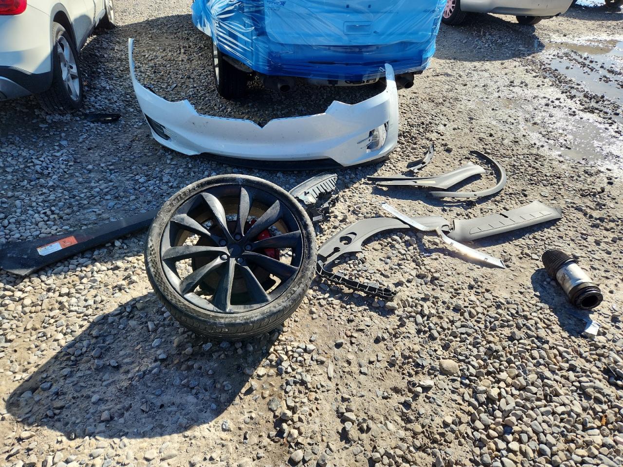 2016 Tesla Model X VIN: 5YJXCBE48GF031103 Lot: 86140875