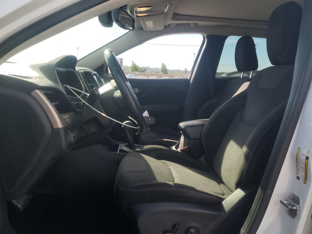 2015 Jeep Cherokee Latitude VIN: 1C4PJLCS8FW730545 Lot: 90337465