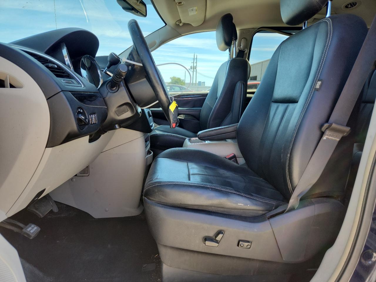 2016 Chrysler Town & Country Touring VIN: 2C4RC1BG8GR112835 Lot: 82710975