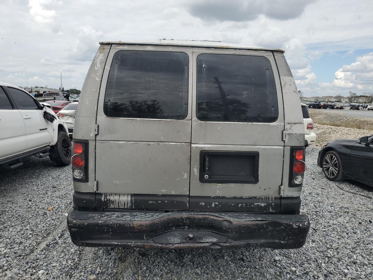 2002 Ford Econoline VIN: 1FTNE24252HA37516 Lot: 81758095
