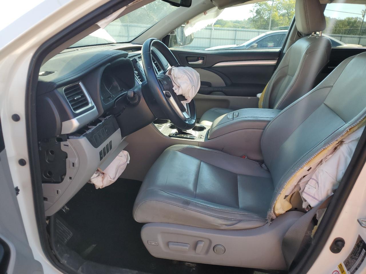 2015 Toyota Highlander Xle VIN: 5TDKKRFH5FS111377 Lot: 85111295