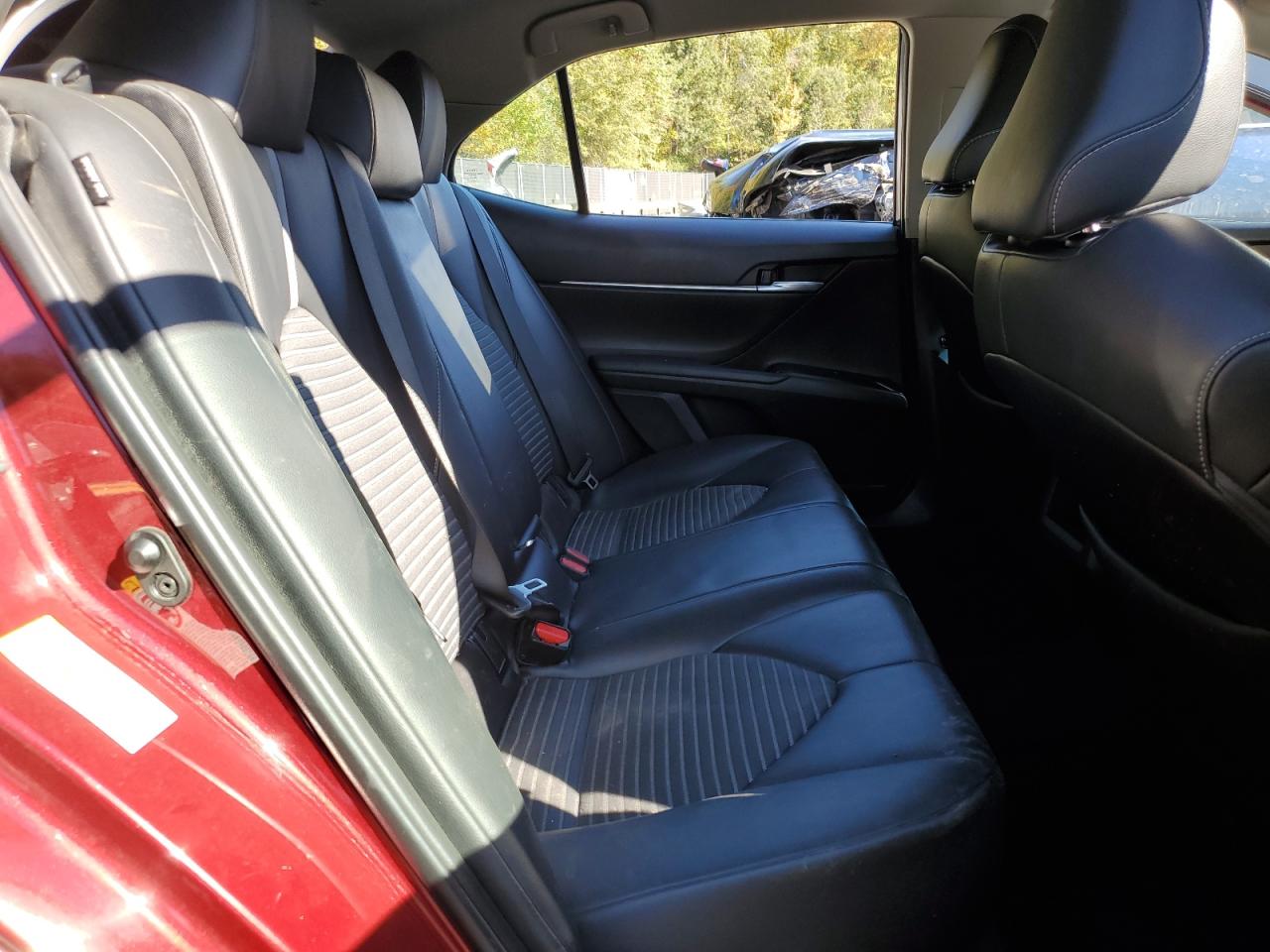 2018 Toyota Camry L VIN: 4T1B11HK6JU560497 Lot: 85729735