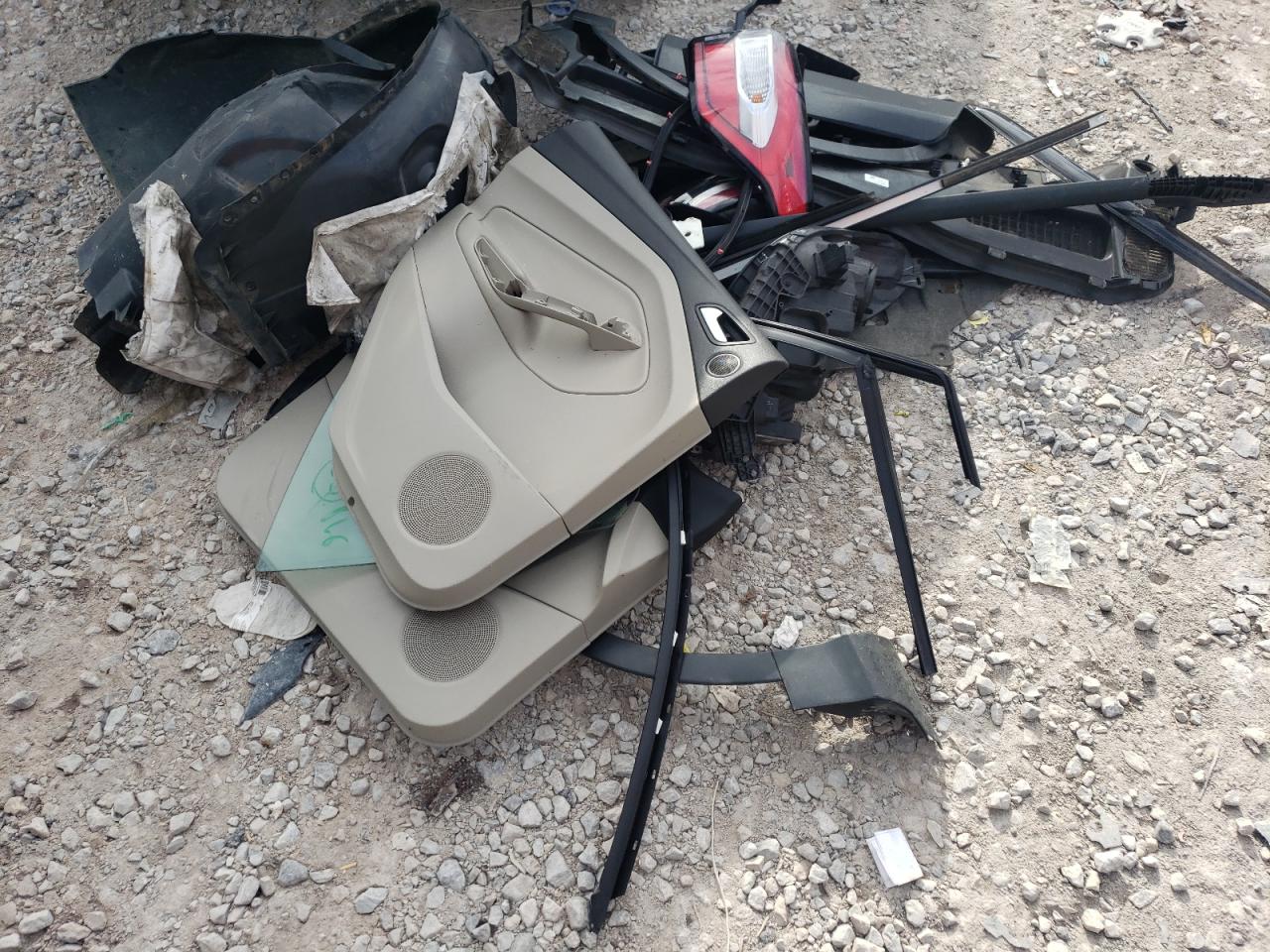 2017 Ford Escape Se VIN: 1FMCU0GDXHUC72419 Lot: 85580895