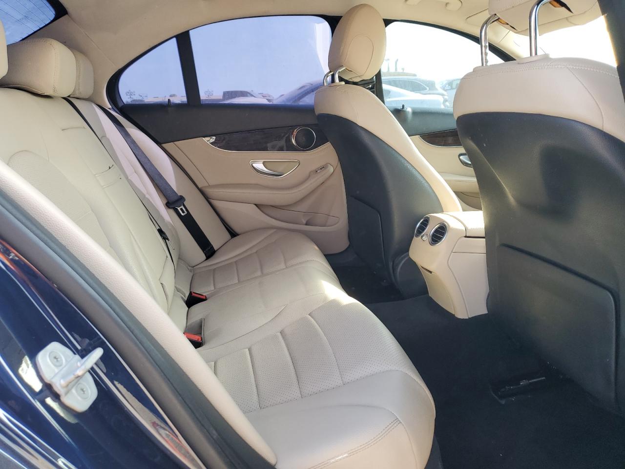 2015 Mercedes-Benz C 300 VIN: 55SWF4JBXFU053670 Lot: 87491025