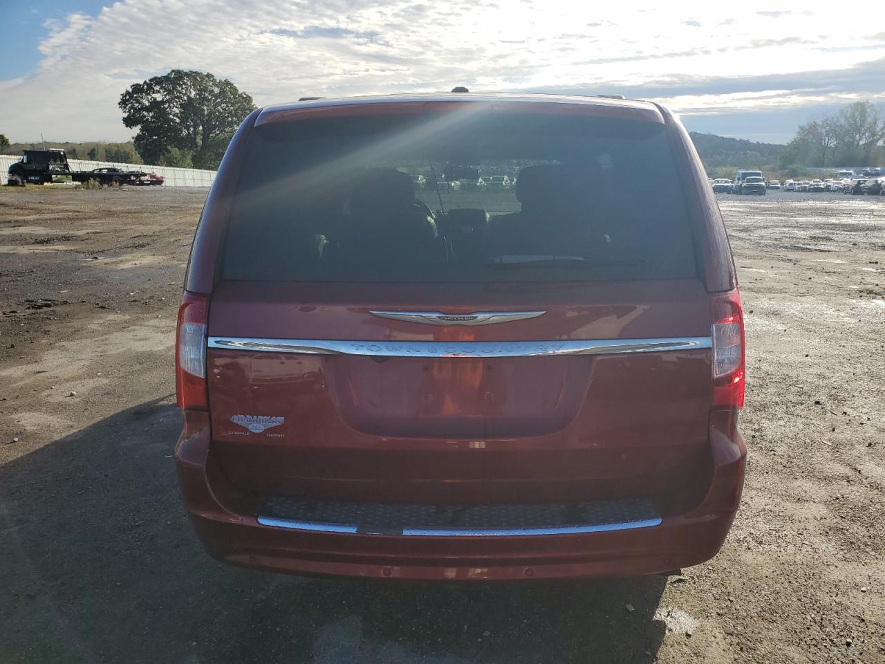 2011 Chrysler Town & Country Touring L VIN: 2A4RR8DG4BR656210 Lot: 82189475