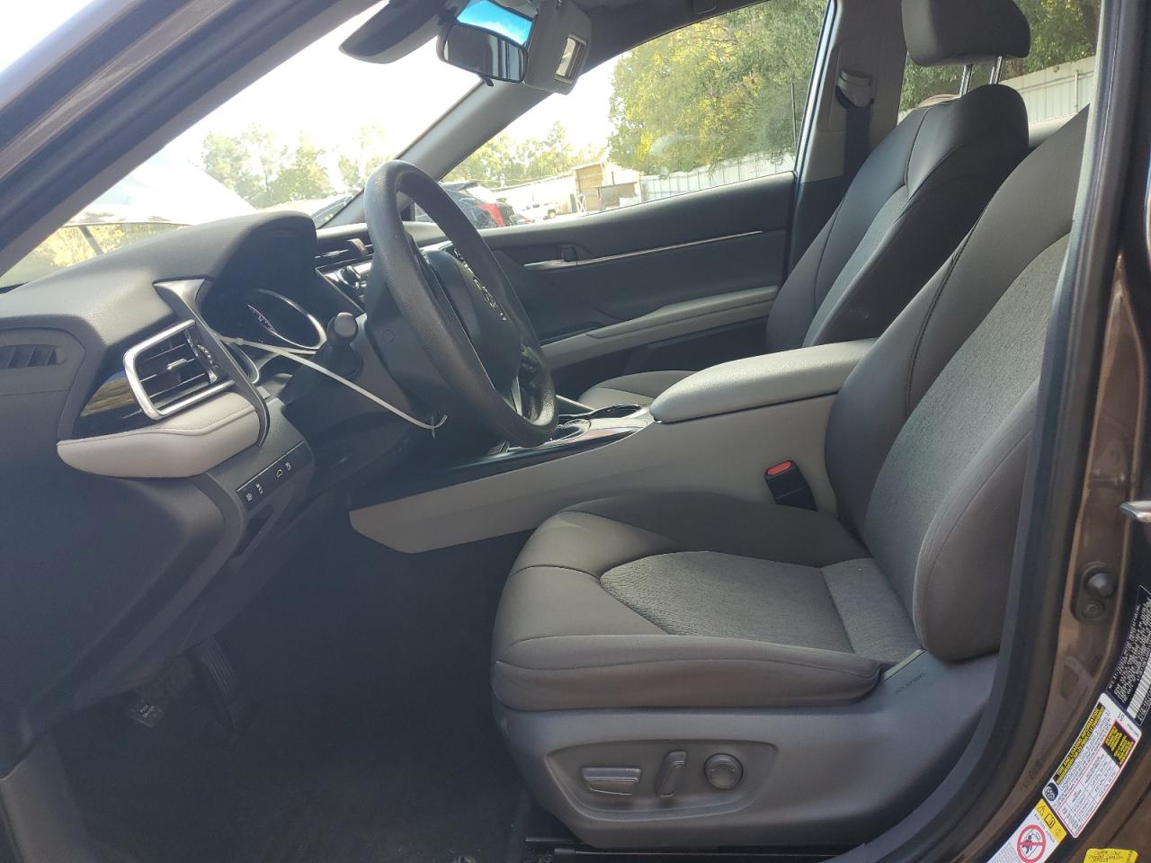 2018 Toyota Camry L VIN: 4T1B11HK1JU021141 Lot: 85286005