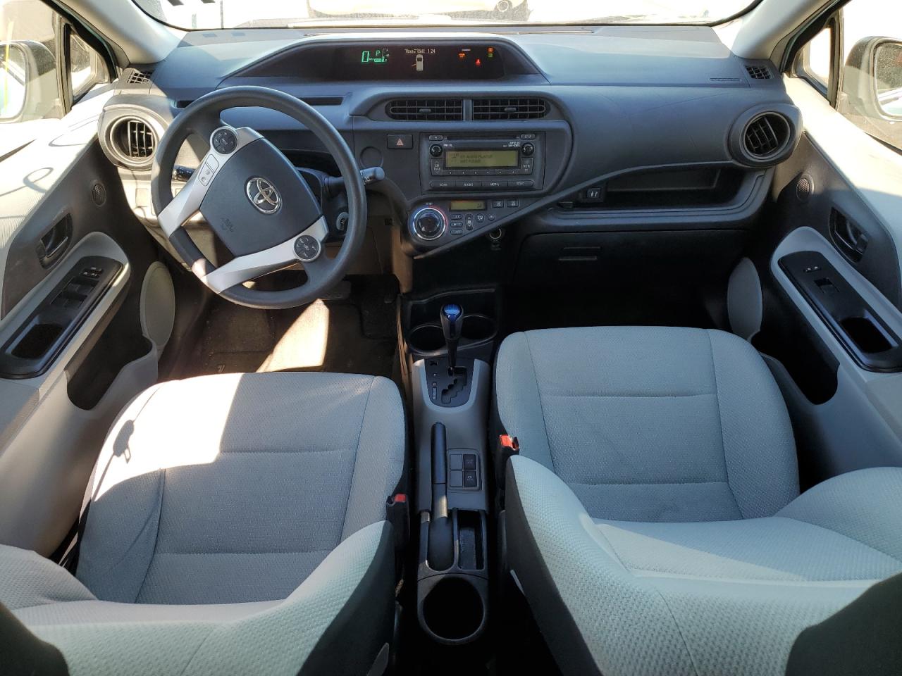 2013 Toyota Prius C VIN: JTDKDTB31D1046104 Lot: 90108985