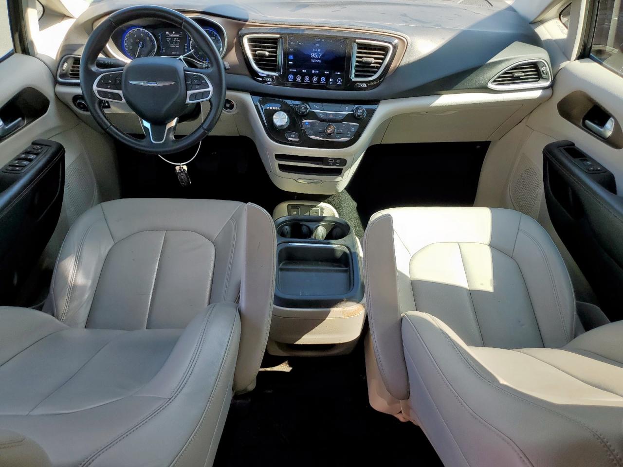 2017 Chrysler Pacifica Touring L VIN: 2C4RC1BG6HR670023 Lot: 84070835