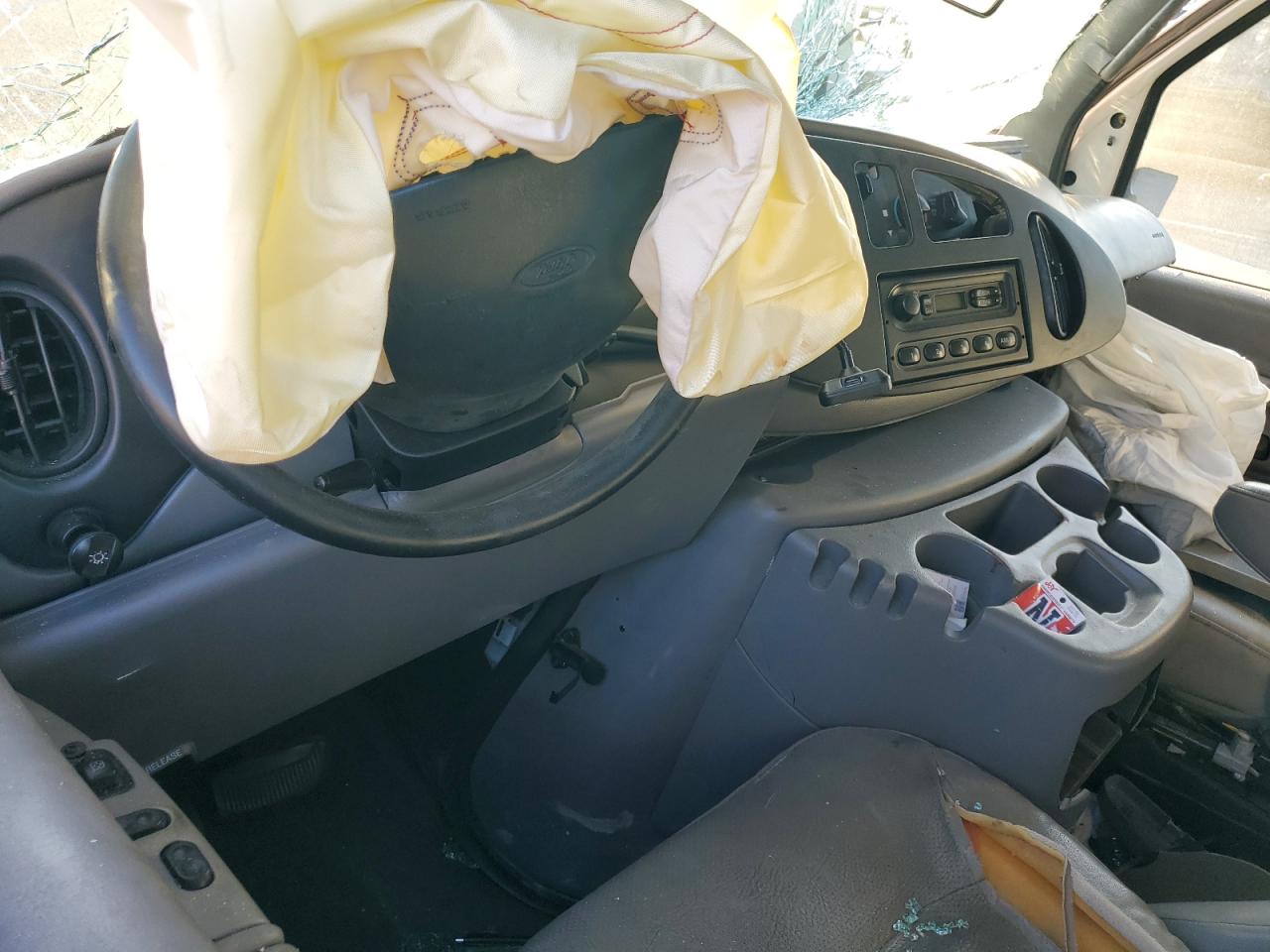 2002 Ford Econoline E150 Van VIN: 1FTRE14292HA04420 Lot: 81998045