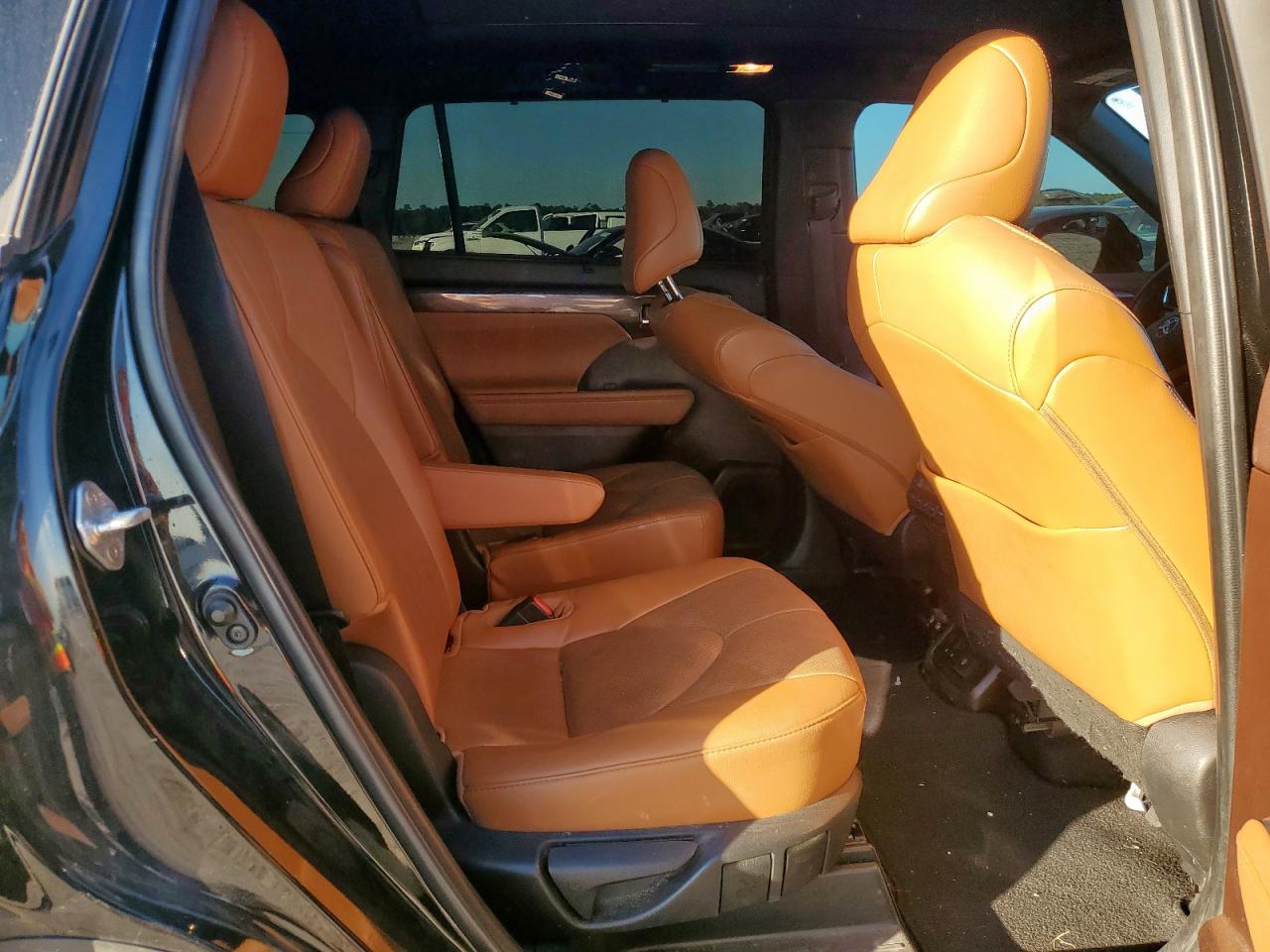 Фото: 5TDFZRAH6NS128174