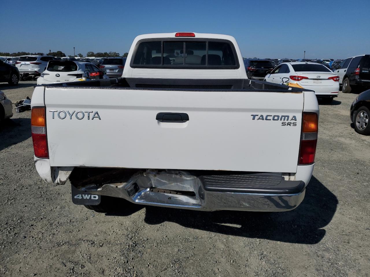 2000 Toyota Tacoma Xtracab VIN: 5TEWM72N8YZ692147 Lot: 84477905