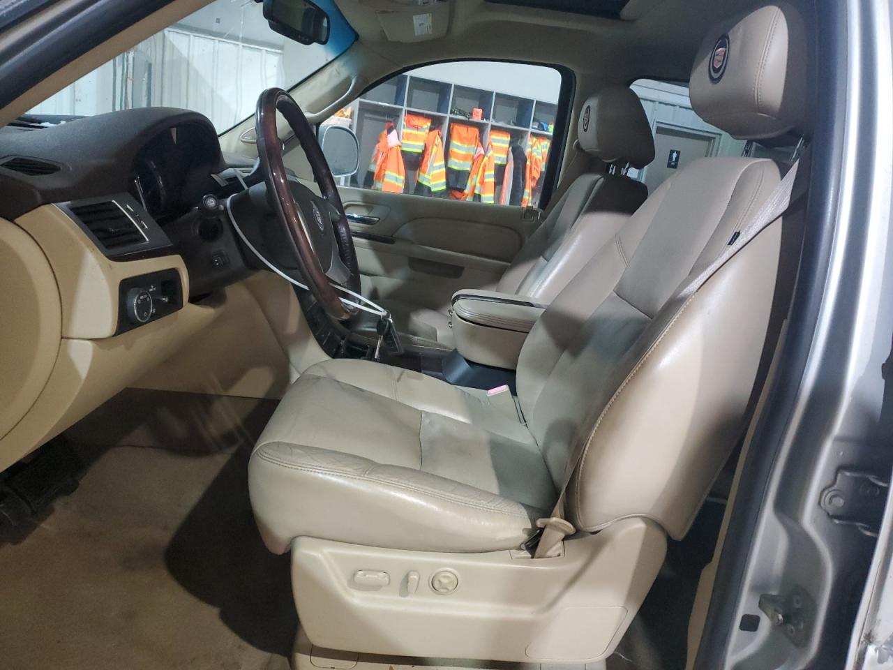 2010 Cadillac Escalade VIN: 1GYUKAEF2AR112367 Lot: 82765295