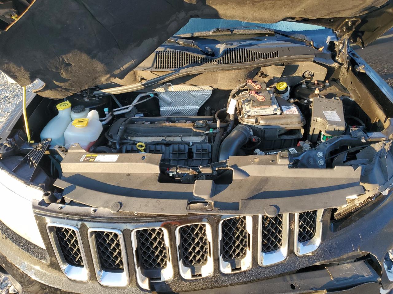 2016 Jeep Compass Latitude VIN: 1C4NJCEA7GD677667 Lot: 82513675