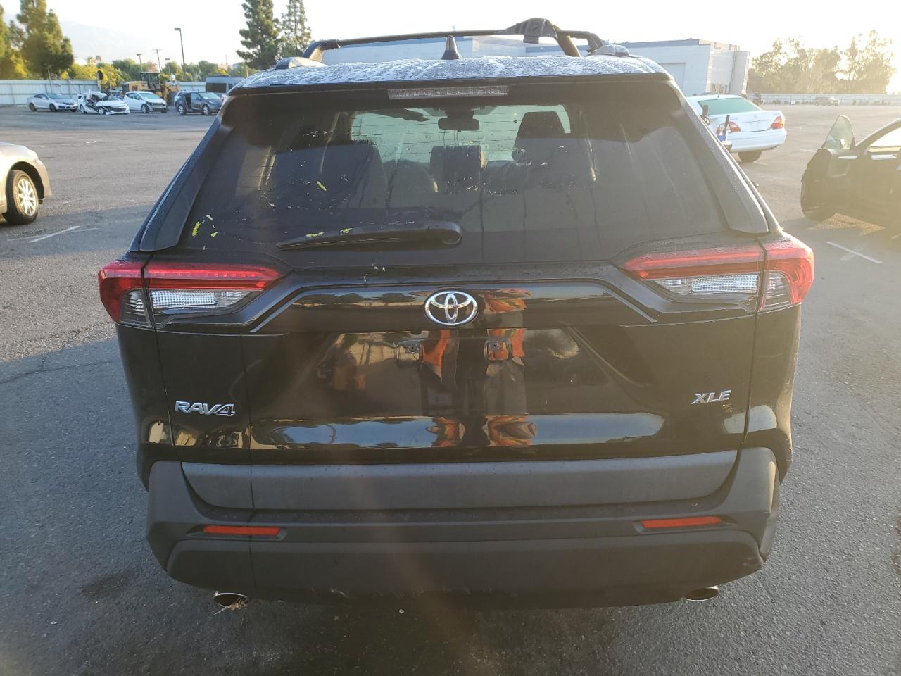 2019 Toyota Rav4 Xle Premium VIN: JTMC1RFV9KD006666 Lot: 84064645