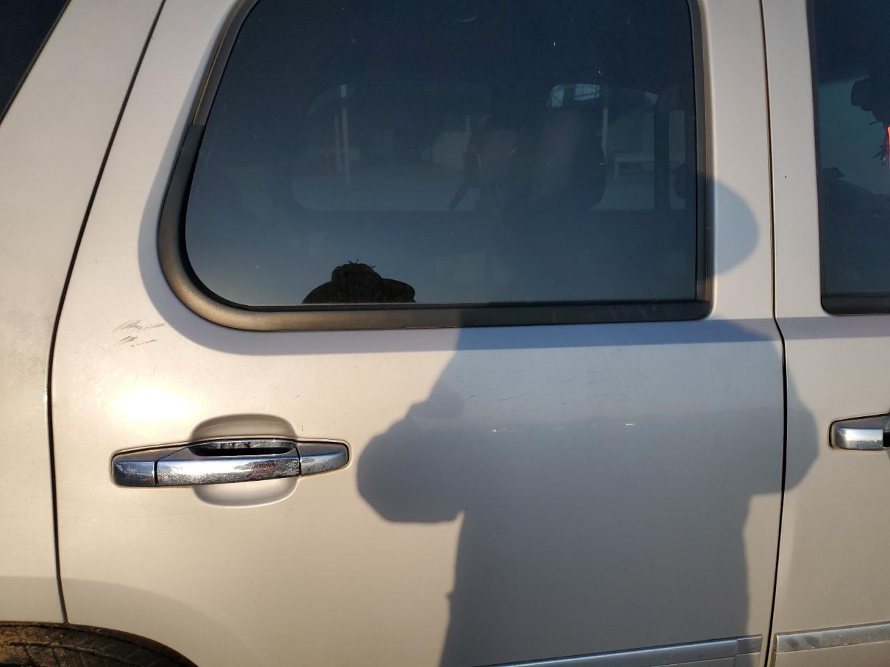 2009 GMC Yukon Denali VIN: 1GKFC03299R160910 Lot: 82701895