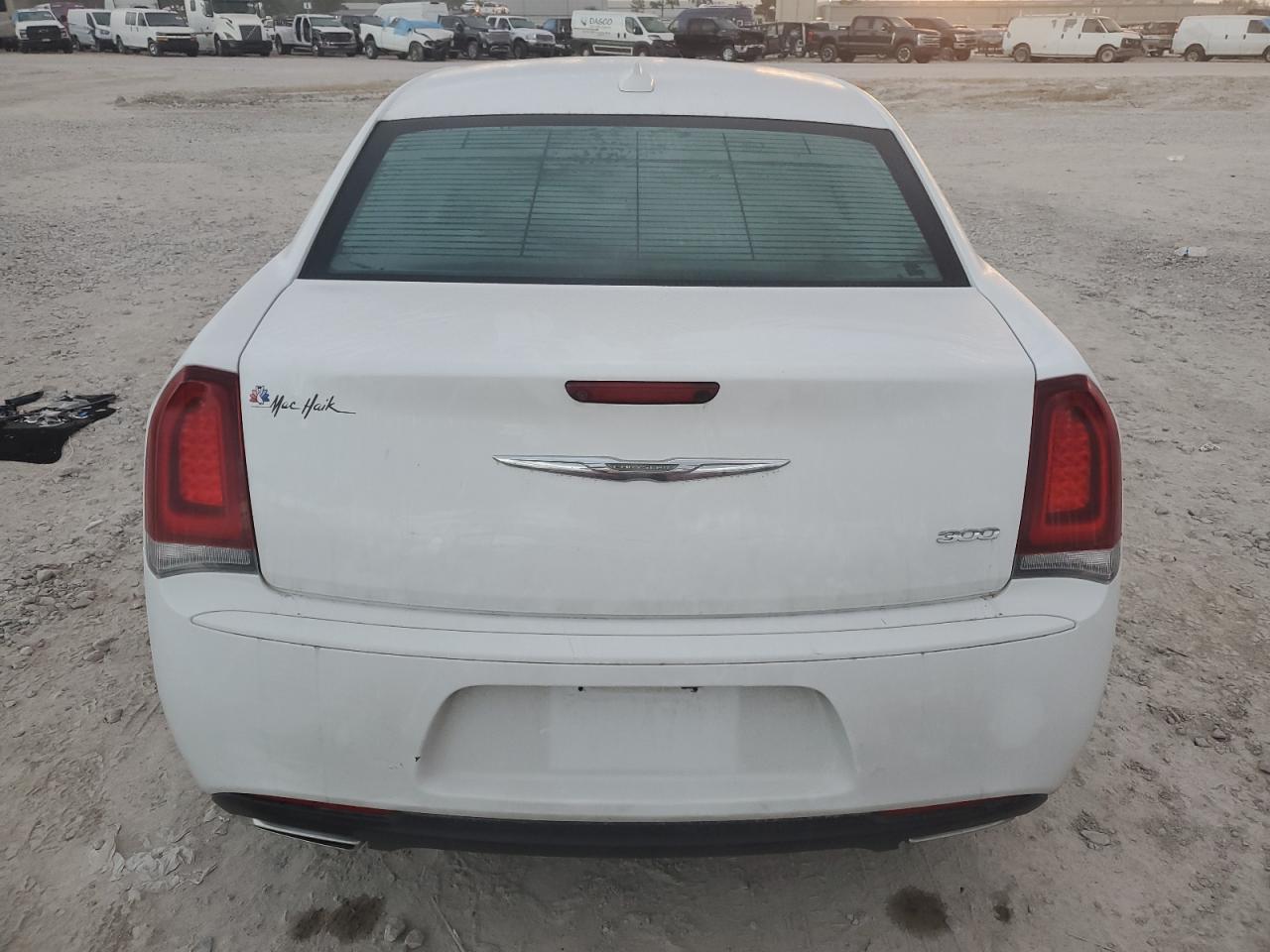 2018 Chrysler 300 Touring VIN: 2C3CCAAG4JH320610 Lot: 86884045