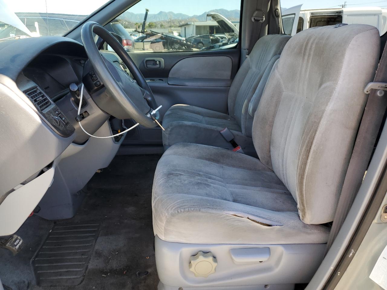 2000 Toyota Sienna Ce VIN: 4T3ZF19C4YU238224 Lot: 87040675