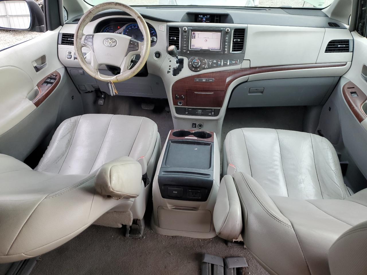 2011 Toyota Sienna Xle VIN: 5TDYK3DC5BS024135 Lot: 85577675