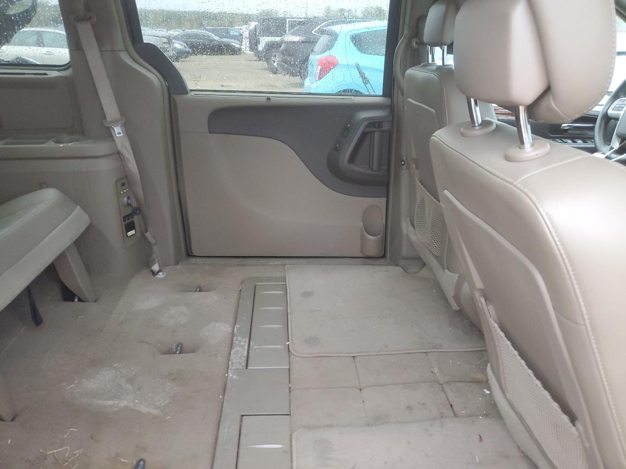 2014 Chrysler Town & Country Touring L VIN: 2C4RC1CG8ER460677 Lot: 89651305