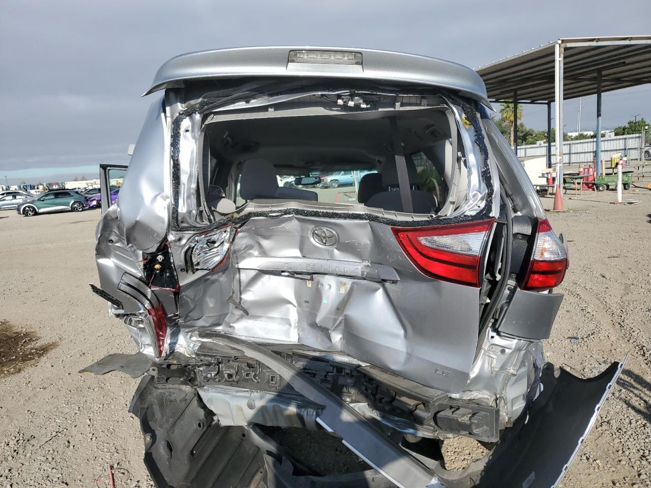 2017 Toyota Sienna Le VIN: 5TDKZ3DC9HS898496 Lot: 84994035