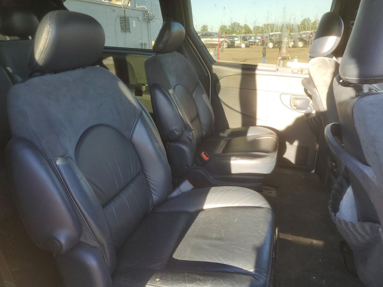 2001 Chrysler Town & Country Limited VIN: 2C8GP64L11R208539 Lot: 86694155