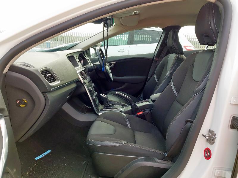 2016 VOLVO V40 MOMENTUM NAV + D2 AUT 