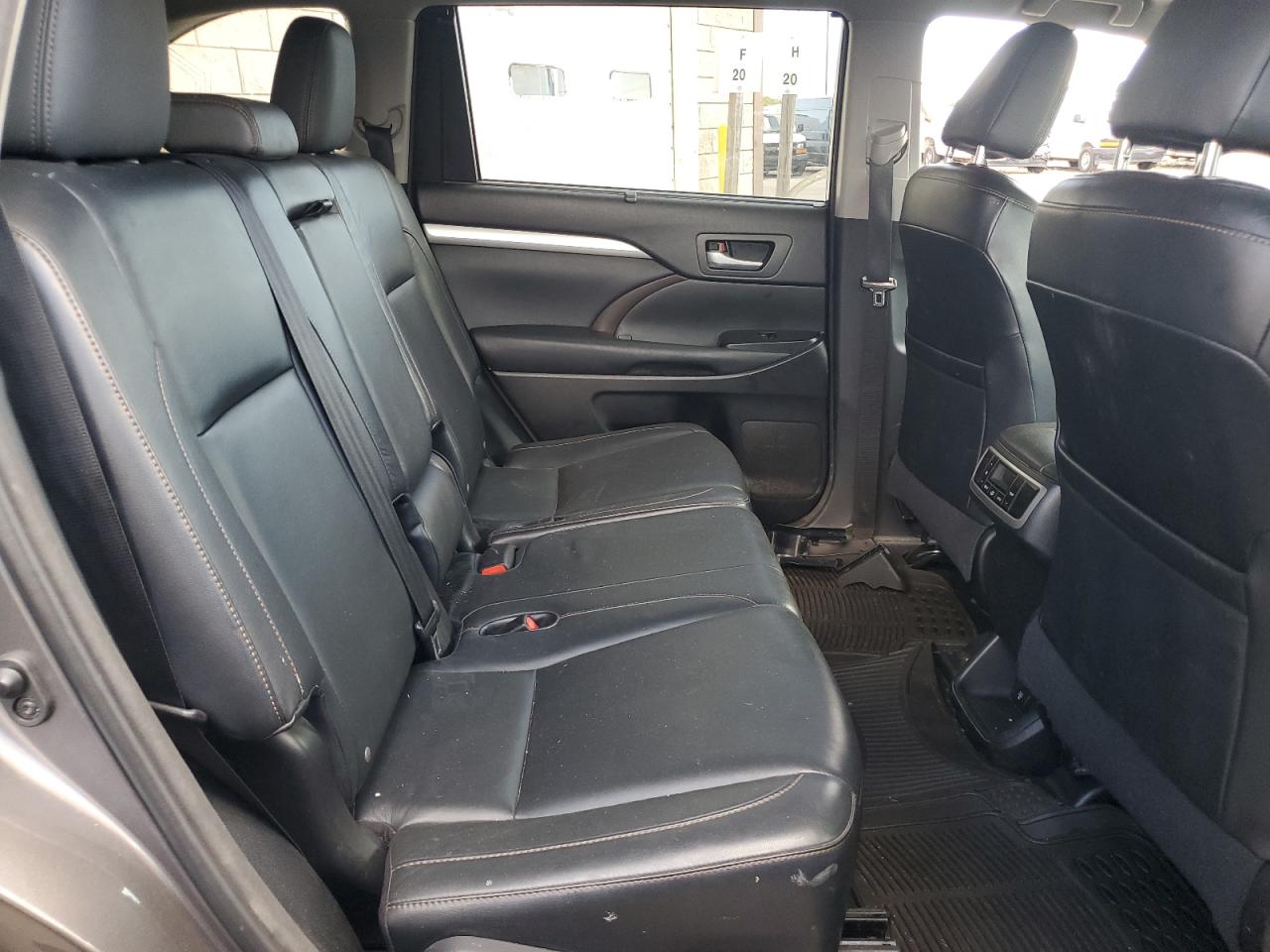 2015 Toyota Highlander Xle VIN: 5TDJKRFH8FS159998 Lot: 84944365