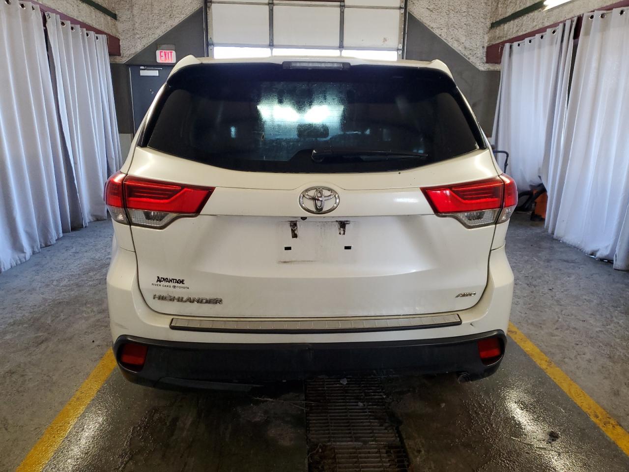 2018 Toyota Highlander Le VIN: 5TDBZRFH3JS832558 Lot: 86683555