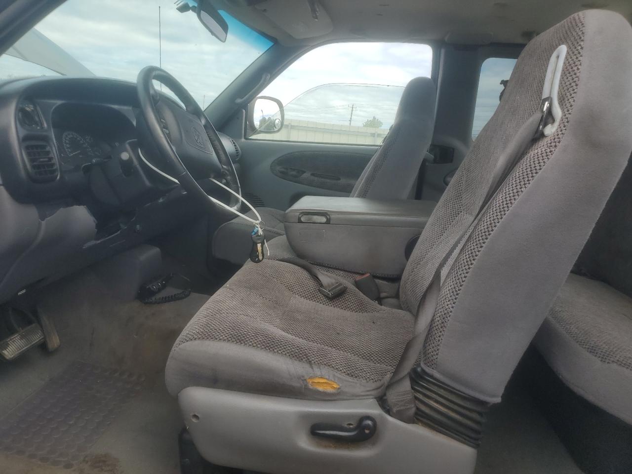 2001 Dodge Ram 1500 VIN: 1B7HC13Y51J270807 Lot: 84372195