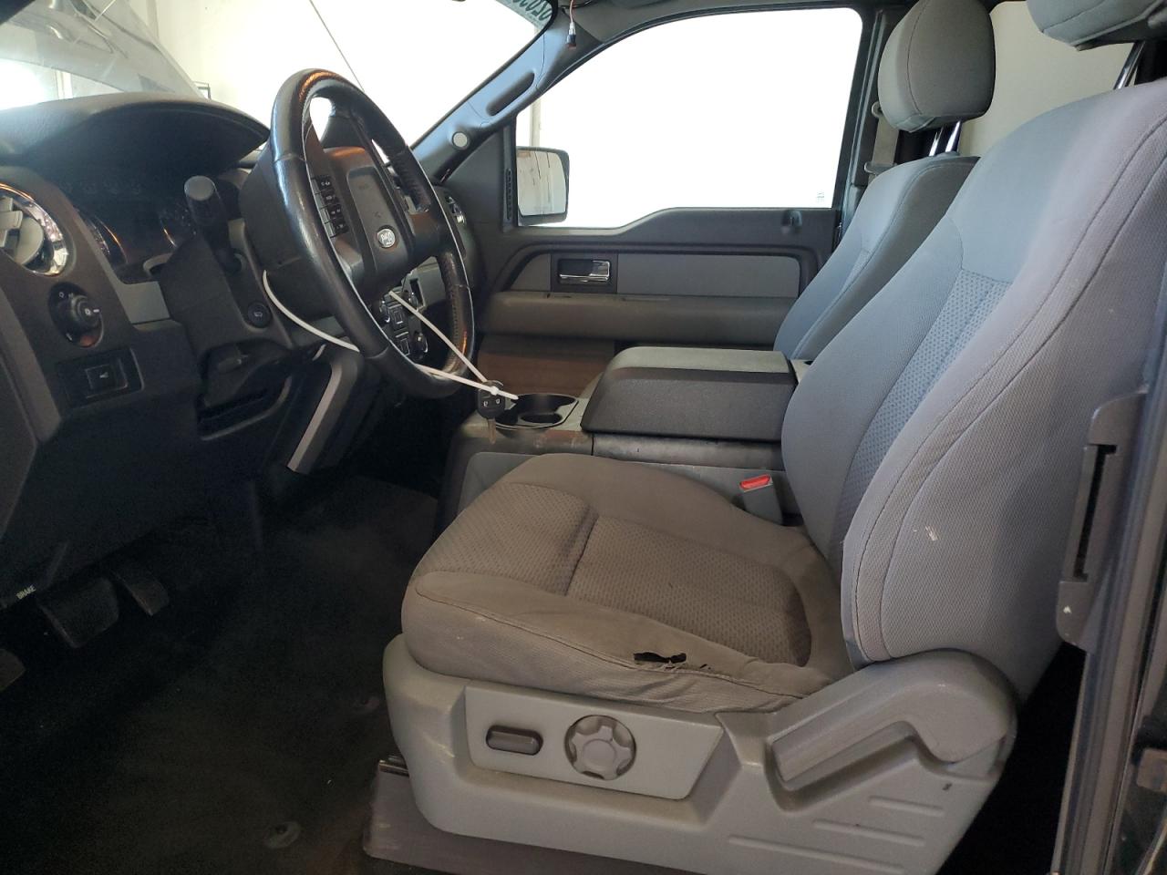 2013 Ford F150 Super Cab VIN: 1FTFX1EF0DFC96598 Lot: 82693595