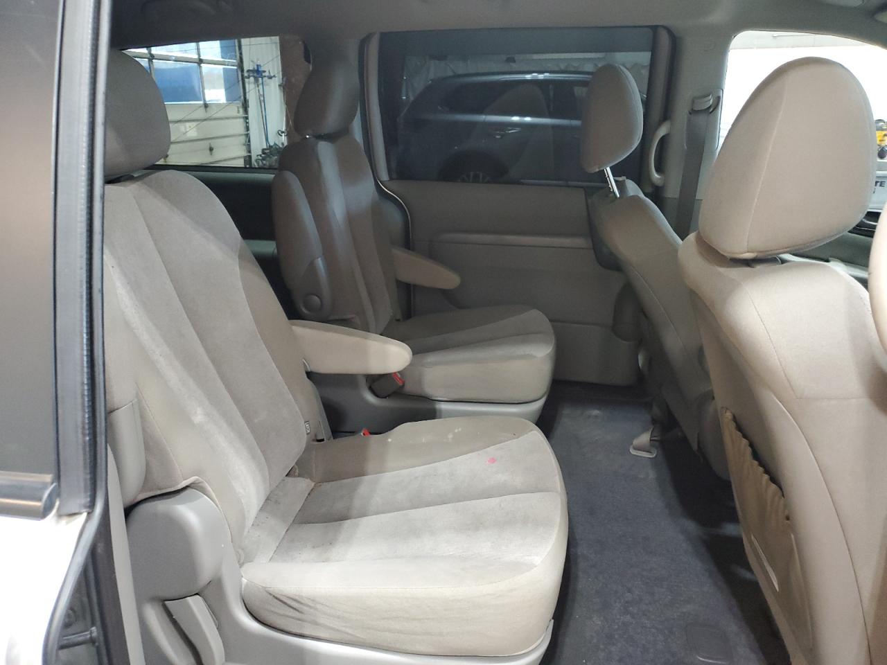 2012 Kia Sedona Lx VIN: KNDMG4C76C6442781 Lot: 86072035