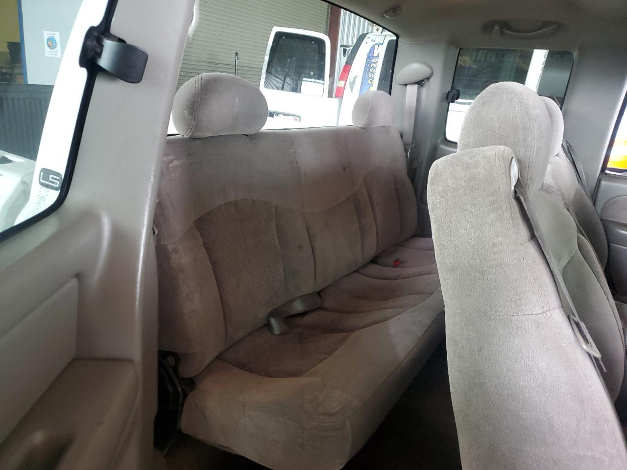 2000 Chevrolet Silverado C1500 VIN: 1GCEC19T7YZ145981 Lot: 90639435