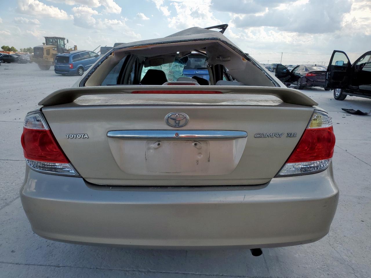 2005 Toyota Camry Le VIN: 4T1BE32K05U524383 Lot: 82257885