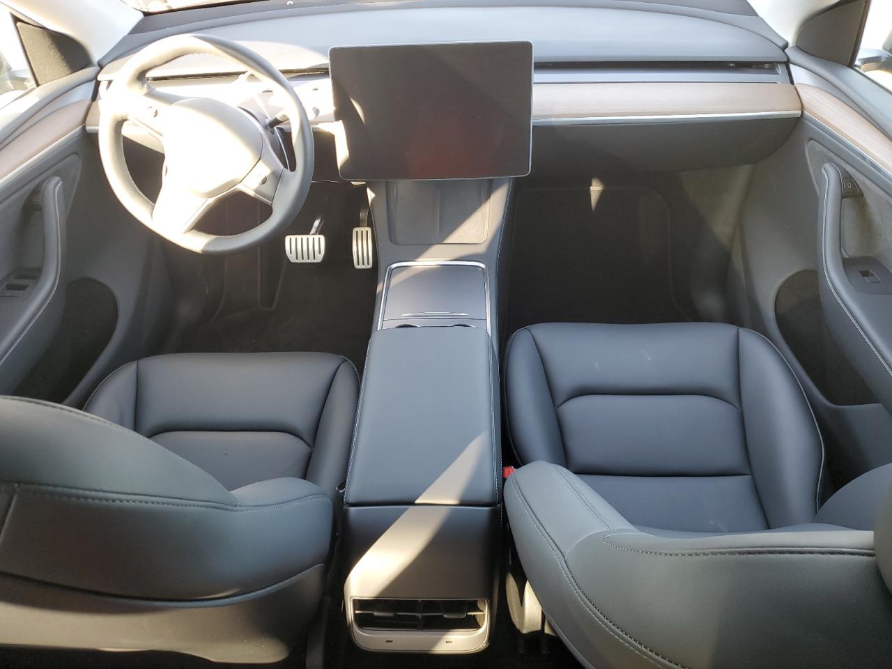 2024 Tesla Model Y VIN: 7SAYGDEF2RA272325 Lot: 80788545