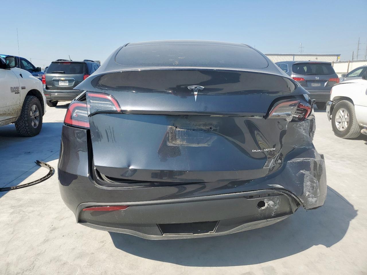 2024 Tesla Model Y VIN: 7SAYGDEE4RA242279 Lot: 84740555