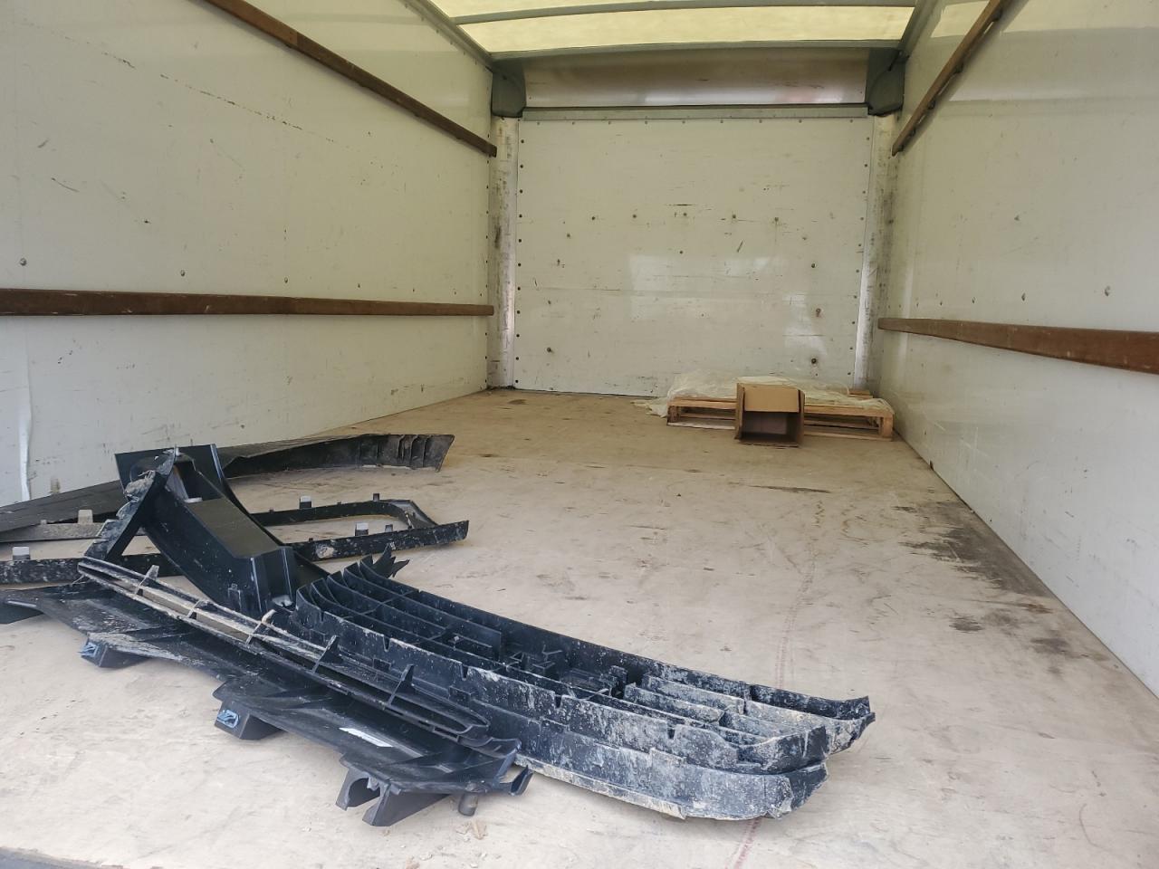 2021 GMC Savana Cut - Box Truck VIN: 7GZ37TC78MN012623 Lot: 90493395