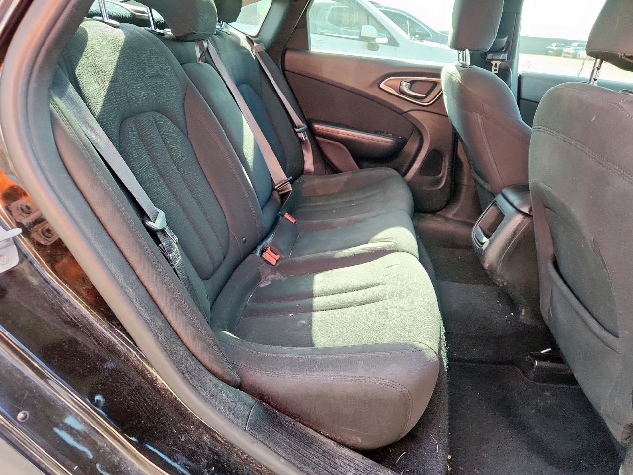 2015 Chrysler 200 Limited VIN: 1C3CCCAB0FN531916 Lot: 82737125