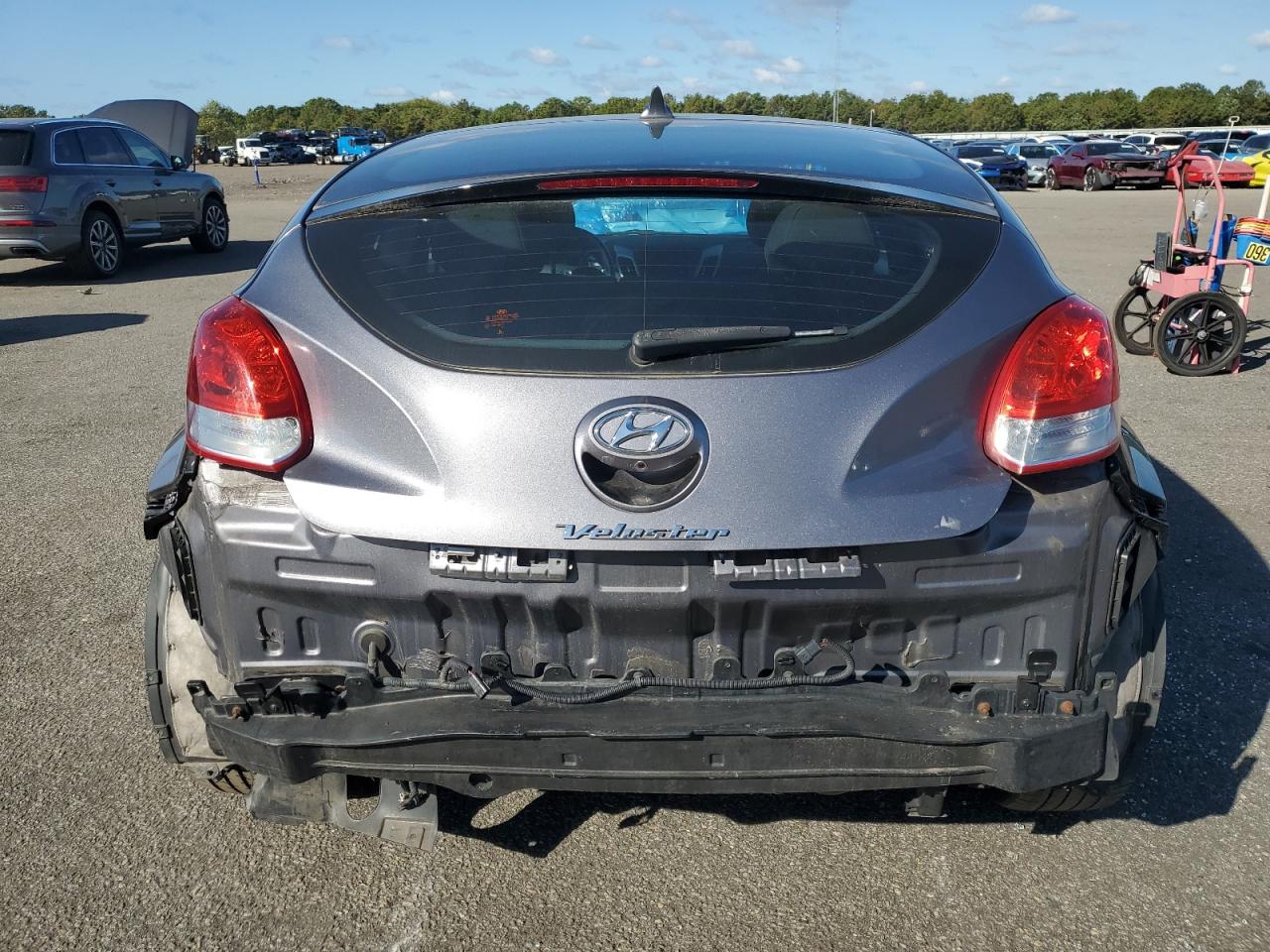 2017 Hyundai Veloster VIN: KMHTC6AD3HU310152 Lot: 71625935