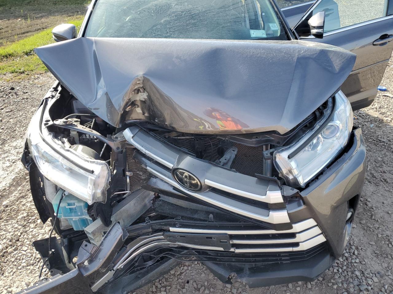 2019 Toyota Highlander Se VIN: 5TDJZRFHXKS570292 Lot: 84657215