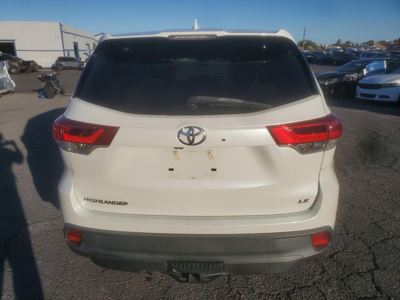 2018 Toyota Highlander Le VIN: 5TDZZRFH8JS283745 Lot: 87429215