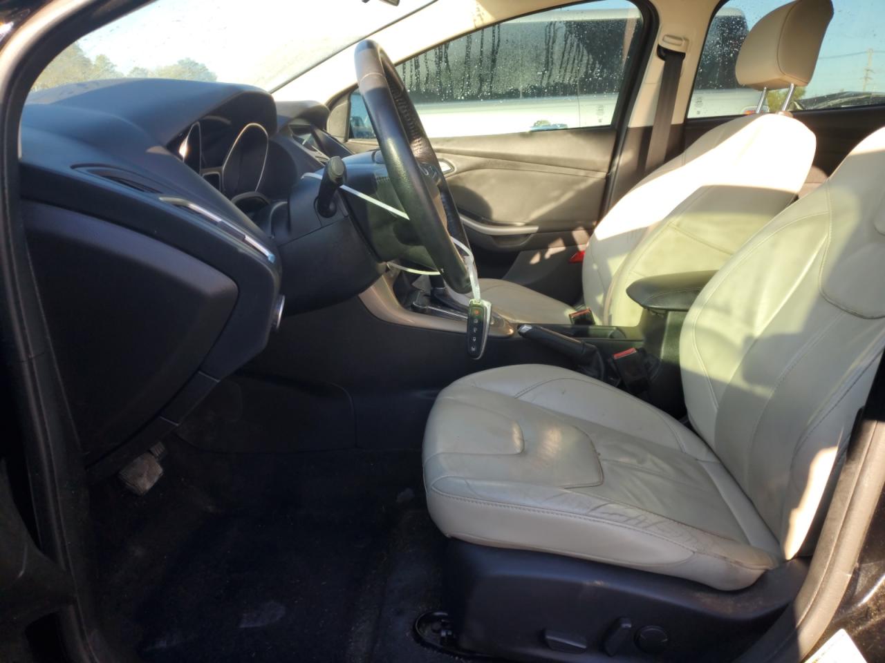 2016 Ford Focus Titanium VIN: 1FADP3J21GL245807 Lot: 85719655