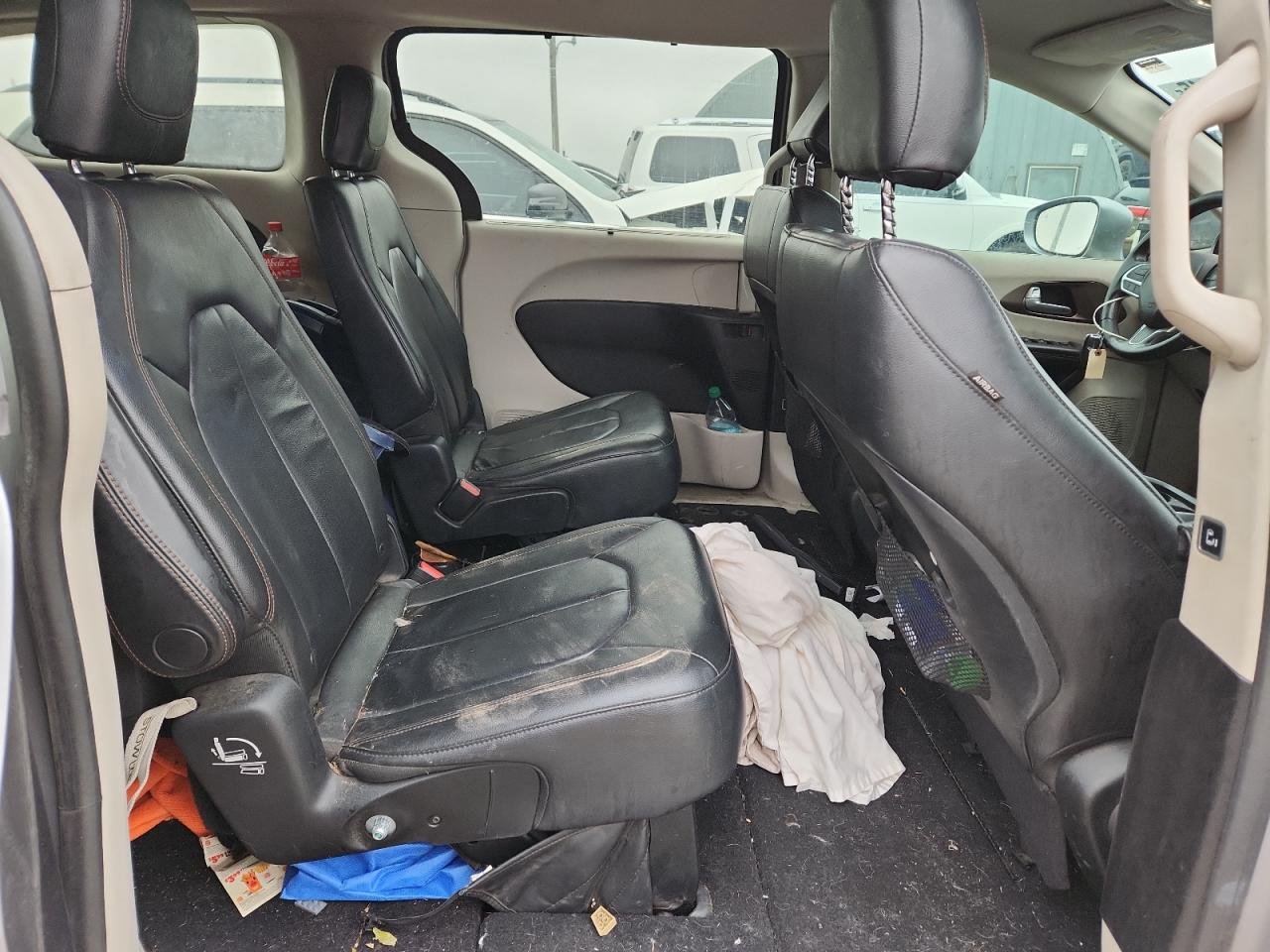 2017 Chrysler Pacifica Touring L VIN: 2C4RC1BG4HR565819 Lot: 89827445