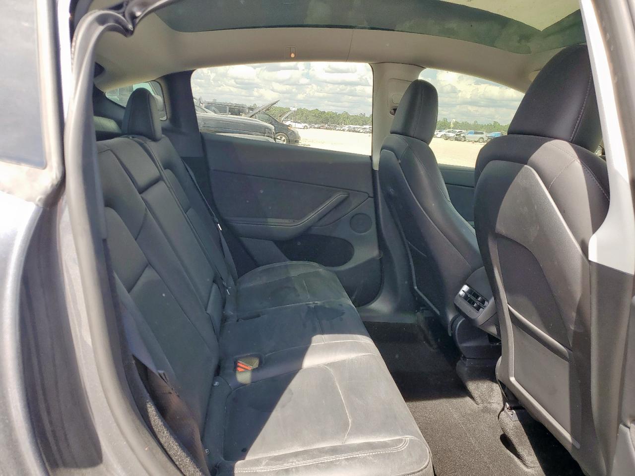 2023 Tesla Model Y VIN: 7SAYGDEE3PA187692 Lot: 82221735