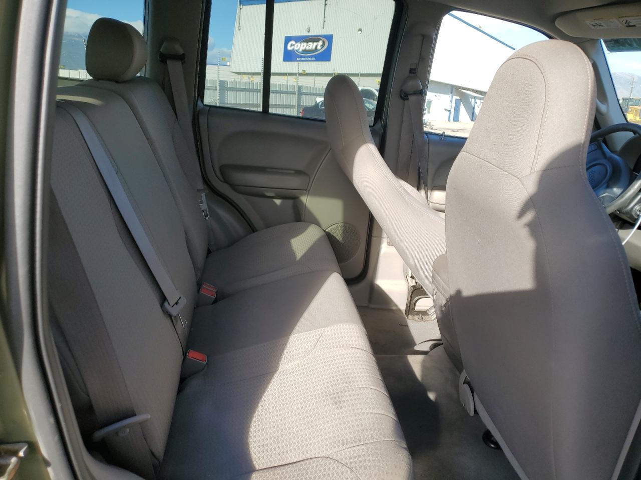 2004 Jeep Liberty Sport VIN: 1J4GL48K54W146152 Lot: 85589605