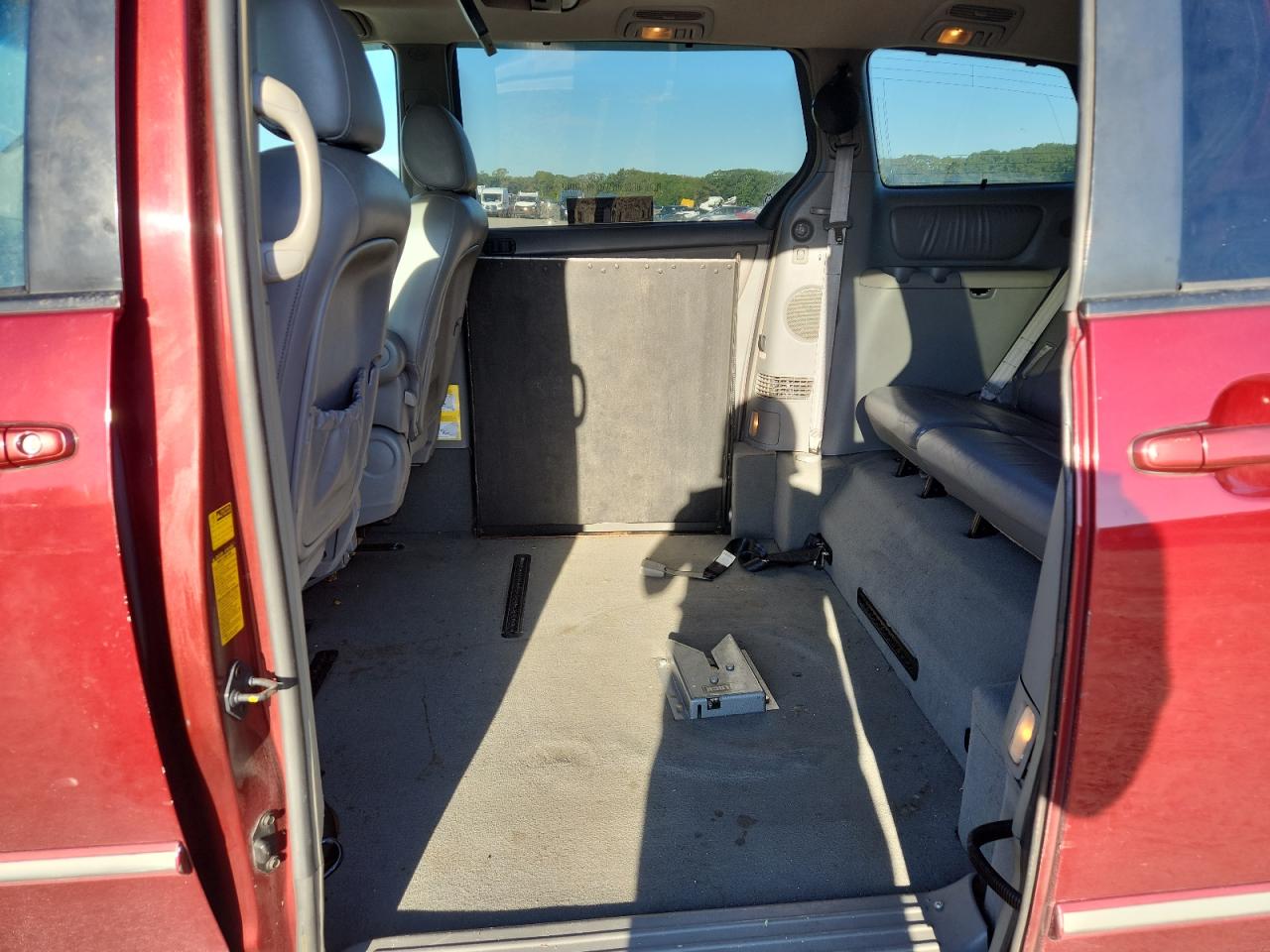 2004 Toyota Sienna Xle VIN: 5TDZA22C24S204065 Lot: 84381835